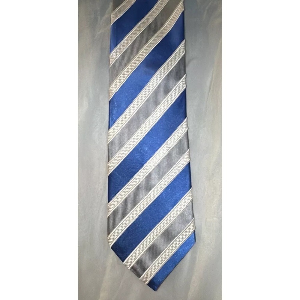 Donald J Trump Signature Collection Blue Silver Striped 100% Silk Handmade Tie